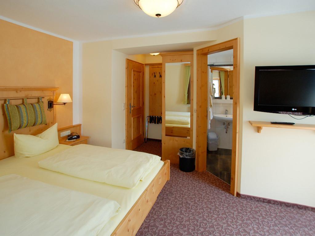 Hotel Gebirgshaeusl Engedey Rum bild